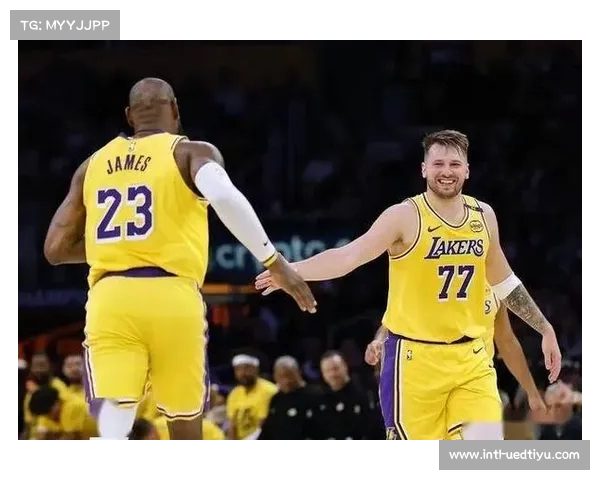 苏群感慨湖人勇士首轮相遇希望双方能先走过一轮再碰撞 苏群感慨湖人勇士首轮相遇希望双方能先走过一轮再碰撞