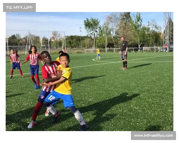 吕孟洋与邝兆镭携手共战西班牙足球赛场新篇章