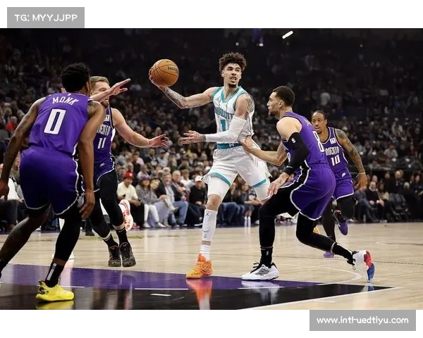 萨克拉门托国王队迎战夏洛特黄蜂 展现篮球激情与火热对决