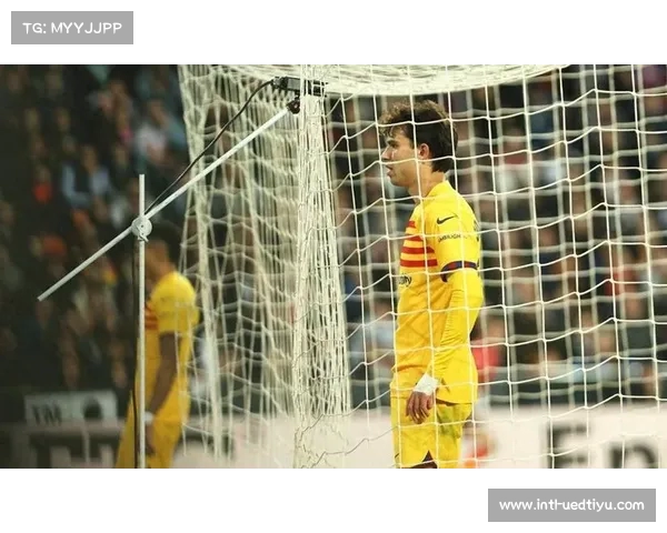 莱万与哈维深情告别 感慨离队心痛难忍